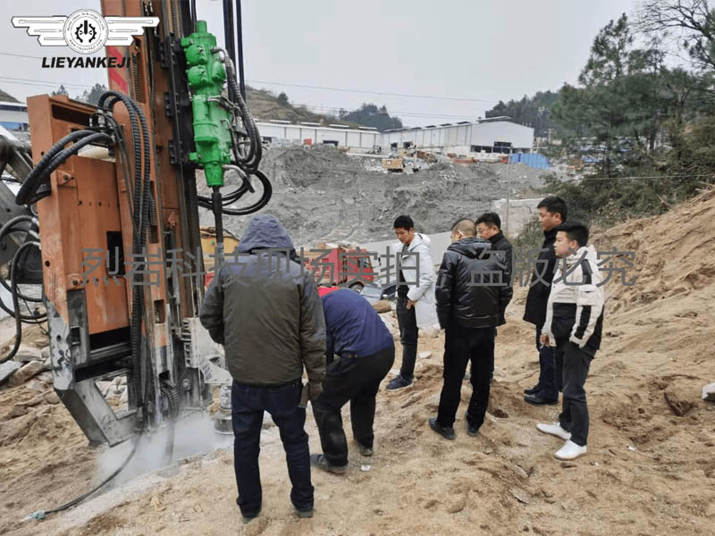 云南、四川、貴州專(zhuān)用機(jī)載式液壓劈裂機(jī)廠家 推薦